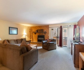 Downtown Chalet-Close to Main St w/ Pool & Hot Tub