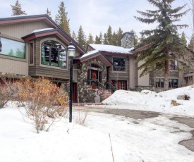 Luxurious & Spacious Home With Hot Tub - Sleeps 24