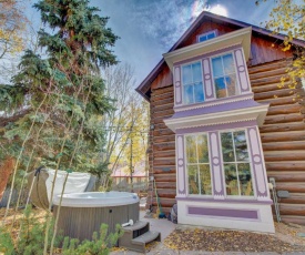 National Landmark Breck Log Cabin, Walk to Main St