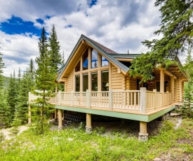 New Listing! Charming Log Home With Private Hot Tub Home