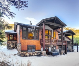 New Listing! Luxe Lodge With Private Hot Tub & Garage Home