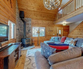 Sly Fox Hideaway Secluded 4 BR with Hot Tub and Views!