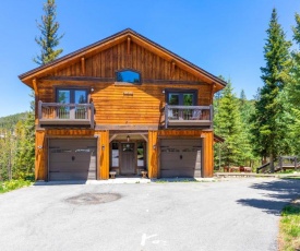 Tree House Cabin Unique 2 BDR Home with Shared Hot Tub