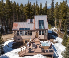 Treehouse - Secluded Mountain Cabin w Hot Tub & Treehouse