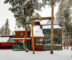 Four-Bedroom House at Red Feather with Sauna