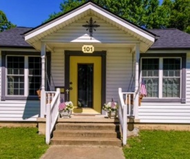 Historic Town Square Bungalow in heart of Brighton