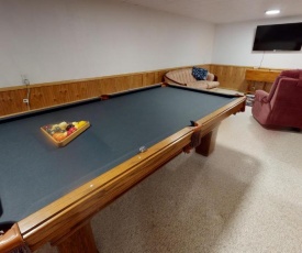 Central 4BR Get Away-Pool Table-Fire Place-Slot Machine