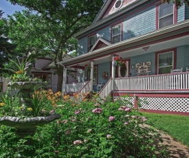 Holden House 1902 Bed & Breakfast Inn