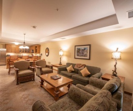 Comfortable & Spacious 2 Bedroom Condo unit in Mountaineer Square condo