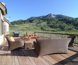 Pet Friendly, Sleeps 22, 48-Hour Cancellation, Breathtaking Views with Hot Tub - Earhart