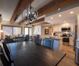 Vintage Ski Lodge Styled Plaza Condo Apts