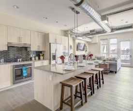 Modern Rustic Oasis in RiNo District! Sleeps 6!