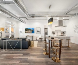 New Sleek Urban Cowboy Loft! Denver Skyline Views!