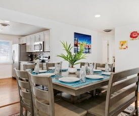 Quiet Getaway! Modern Kitchen and Foosball Table!