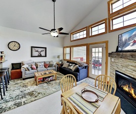 Sunny Spacious Mountain Condo - Fireplace & Deck condo