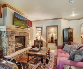 Cozy & Central Arrowhead Village Townhome Condo