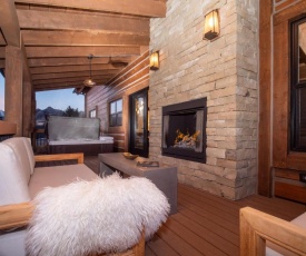 Brand new log cabin! Steps to Lake Estes, Private Jacuzzi, Close to downtown