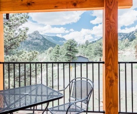 Cool Mountain Modern Unit with Spectacular Mountain Views - Short Walk to Downtown Estes Park