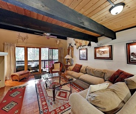 Mountain-Chic Townhome with Private Hot Tub & Pool townhouse