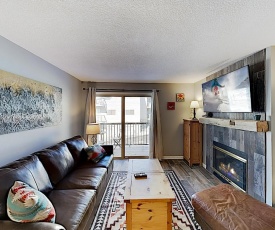 Plush Ski Condo with Hot Tub, Pool & Fireplace condo