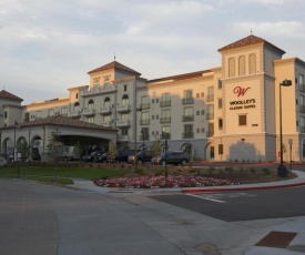 Woolley's Classic Suites Denver Airport