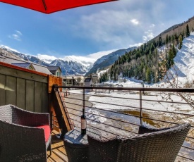 Double Diamond Ski-in/Ski-out Chalet