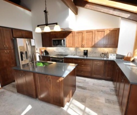 4 Bedroom Ski Home in East Vail with private hot tub