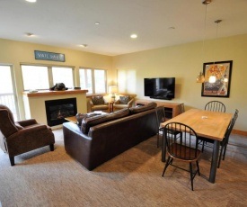 Beautiful East Vail 3 Bedroom Condo w/Hot Tub On shuttle Route.