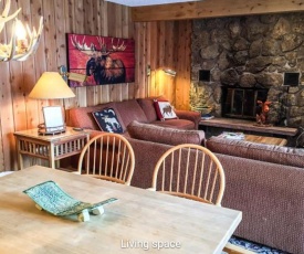 Cozy East Vail 2 Bedroom Condo #1601 w/ Fireplace.