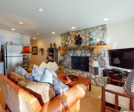 Lovely Vail Village Creekside 2 Bedroom Condo with Hot Tub and Pool.