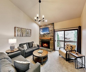 New Listing! Sparkling Retreat 4 Min, from Lifts condo