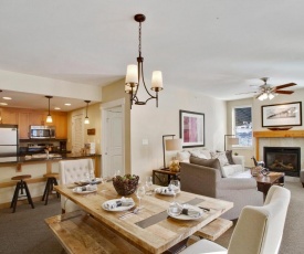 Base Village Ski In-Out Luxury Condo #4474 Huge Hot Tub & Great Views - FREE Activities & Equipment Rentals Daily