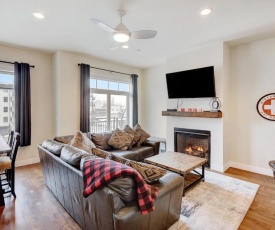 New Luxury Loft #16 Near Resort Huge Hot Tub & Views - FREE Activities & Equipment Rentals Daily