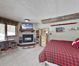 Ski-In/Ski-Out Condo: Balcony, Fireplace & Hot Tub condo