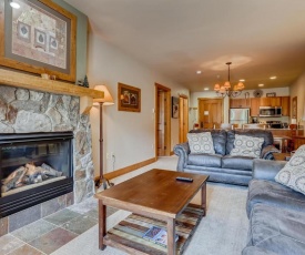 Premier Red Hawk Lodge 2 Br~Walk To Slopes~Kids Ski Free Condo