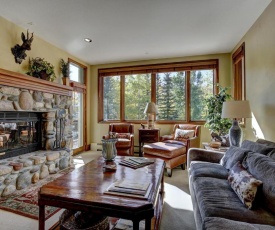 Highlands Lodge 107 - Best location for ski school condo