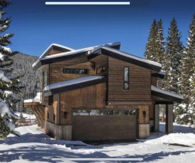 The Heartstone Mountain Chalet Private Hot Tub and Quandary Views