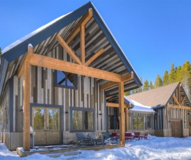 Basecamp Lodge - Brand New Luxury Home Secluded In The Mountains, Private Hot Tub!